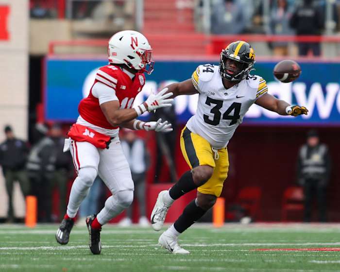 Joshua Fleeks catch 2023 Nebraska-Iowa football